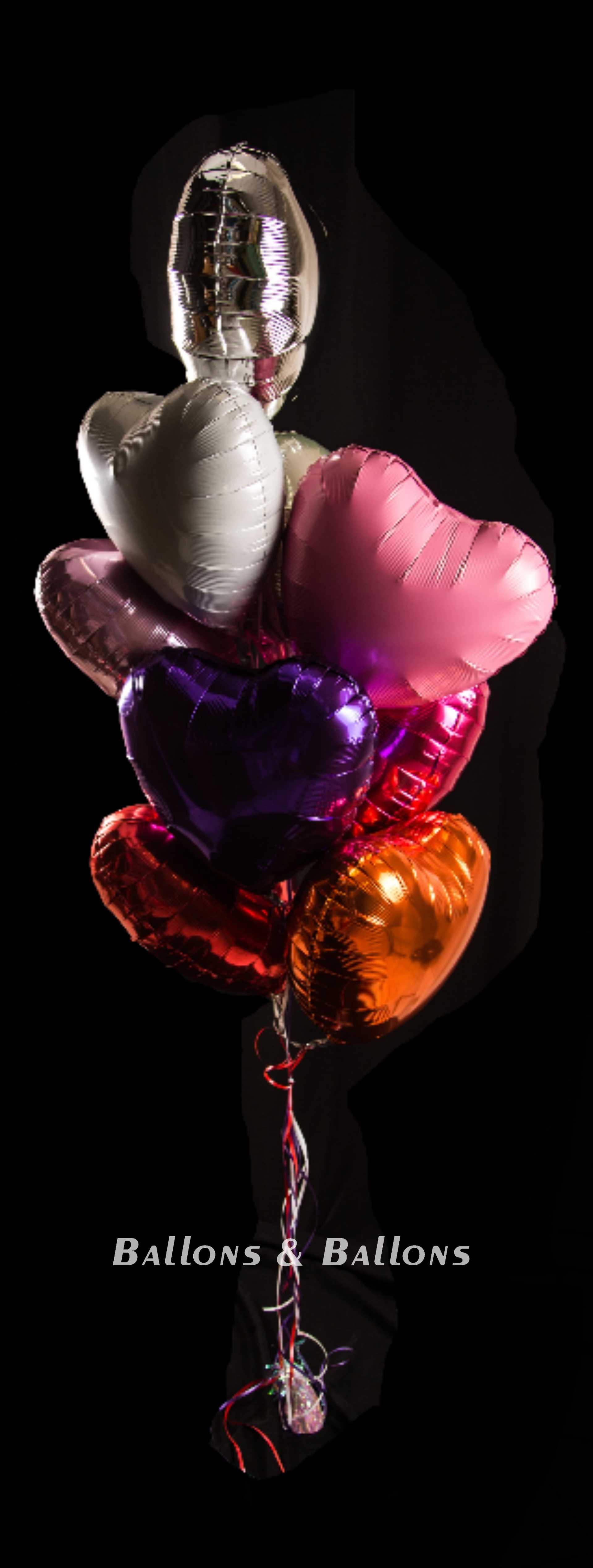 Ein Ballonstrauß mit bunten Buchstaben.