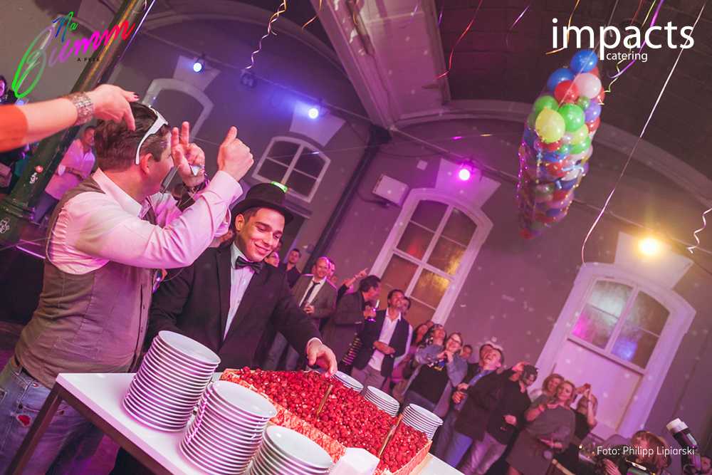 Ein Ballonbogen an einem Gebäude in Wien